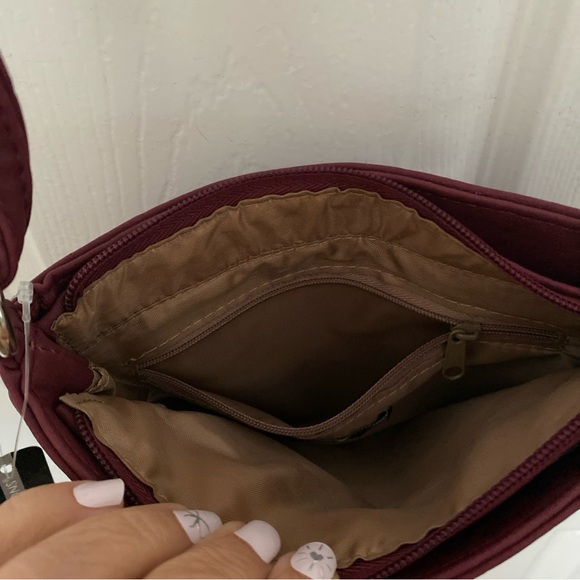 Elegant Burgundy Crossbody Bag - Picture 7 of 11